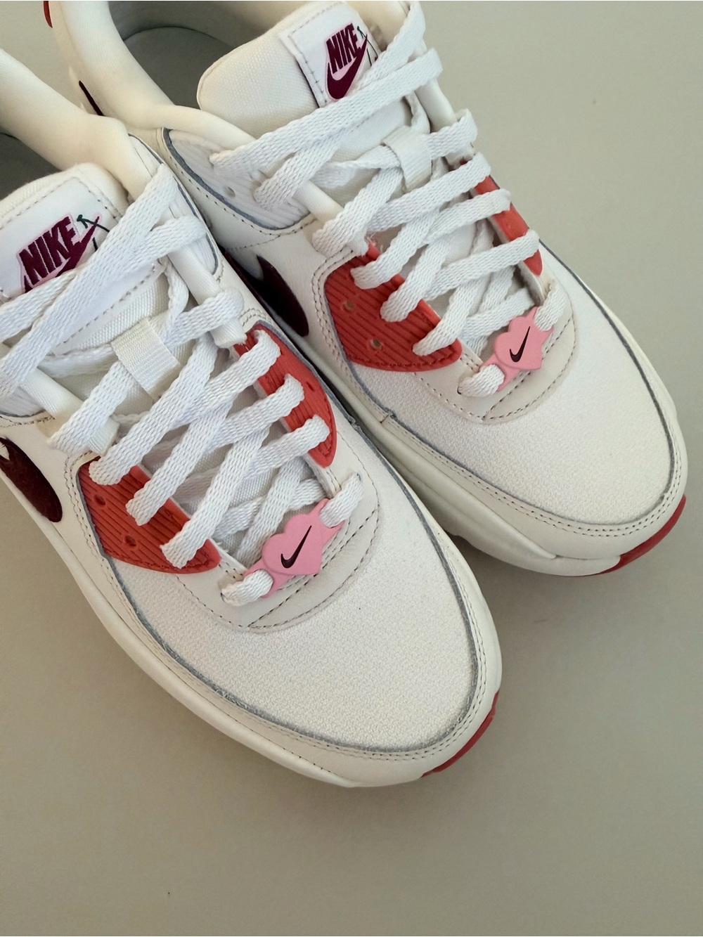 NIKE Air Max 90 LV8 SE Valentine's Day Sneakers - Picture 6 of 8